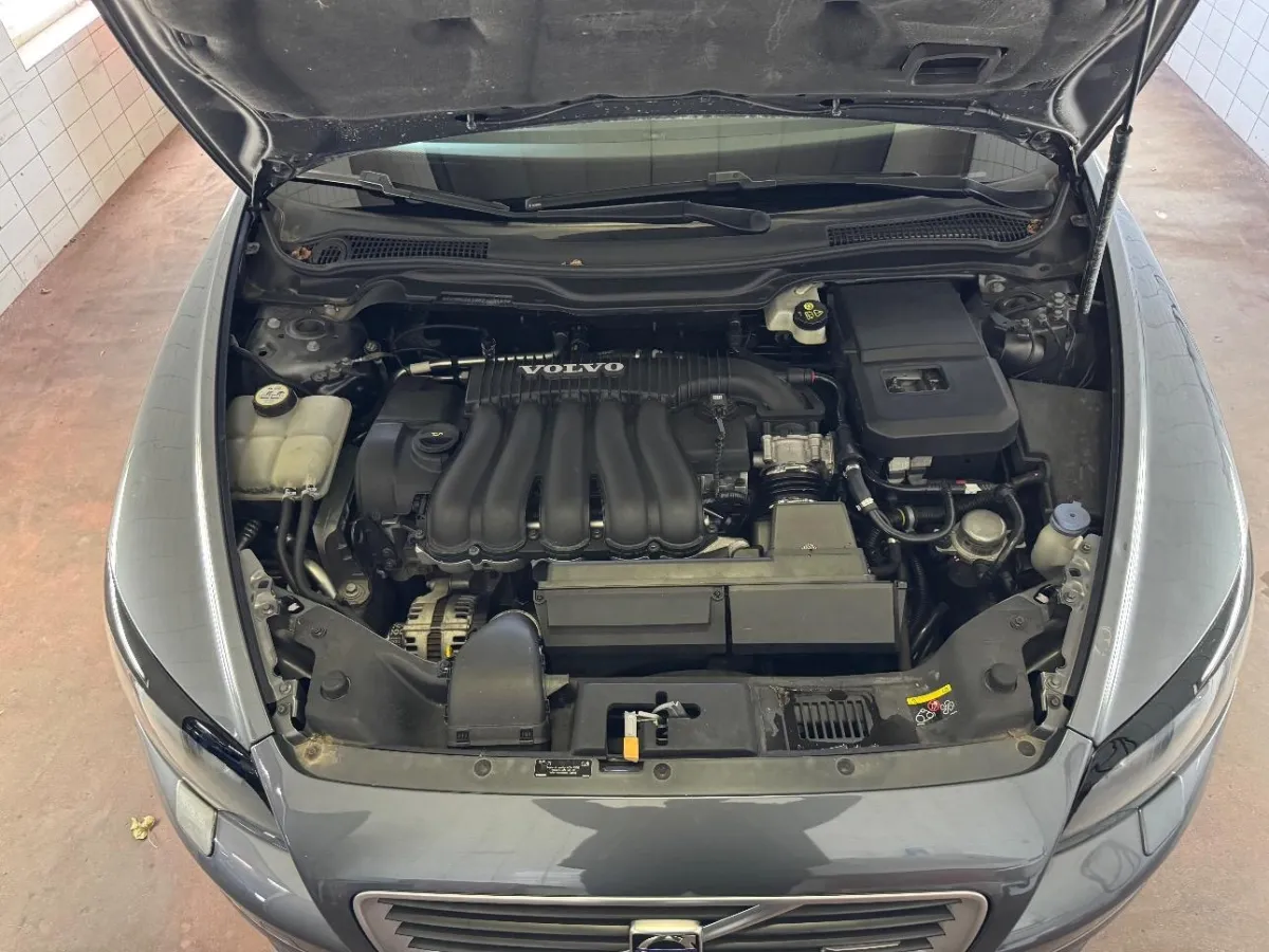 Volvo C 30 2.4i 20V 170 Momentum 2.4, 170 PS — zdjęcie 9