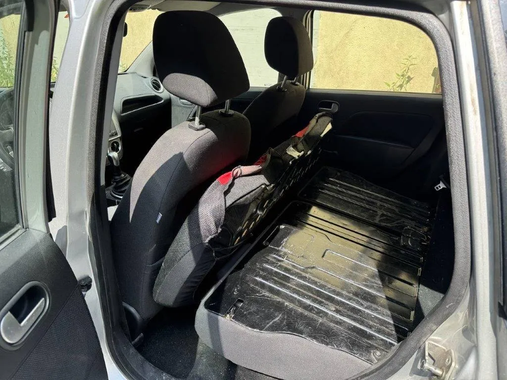Ford Fiesta 1.4 16V Trend Durashift ET, 80 PS — zdjęcie 11