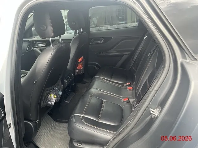 Jaguar F-Pace 2.0 D Advantage AWD 2.0, 241 PS — zdjęcie 9
