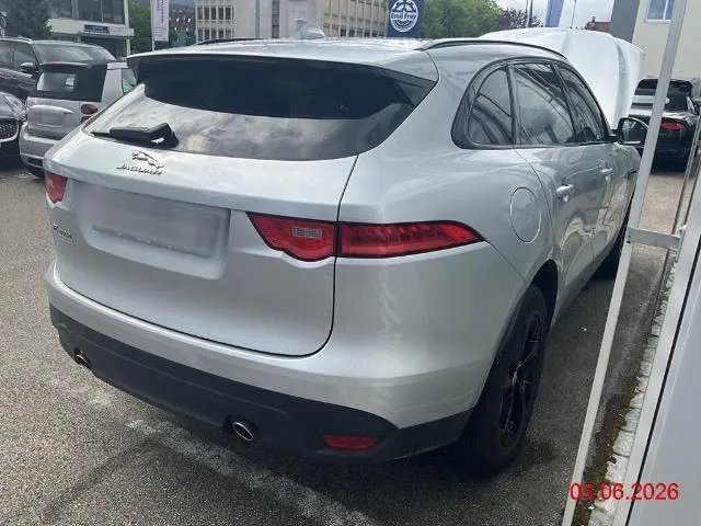 Jaguar F-Pace 2.0 D Advantage AWD 2.0, 241 PS — zdjęcie 3