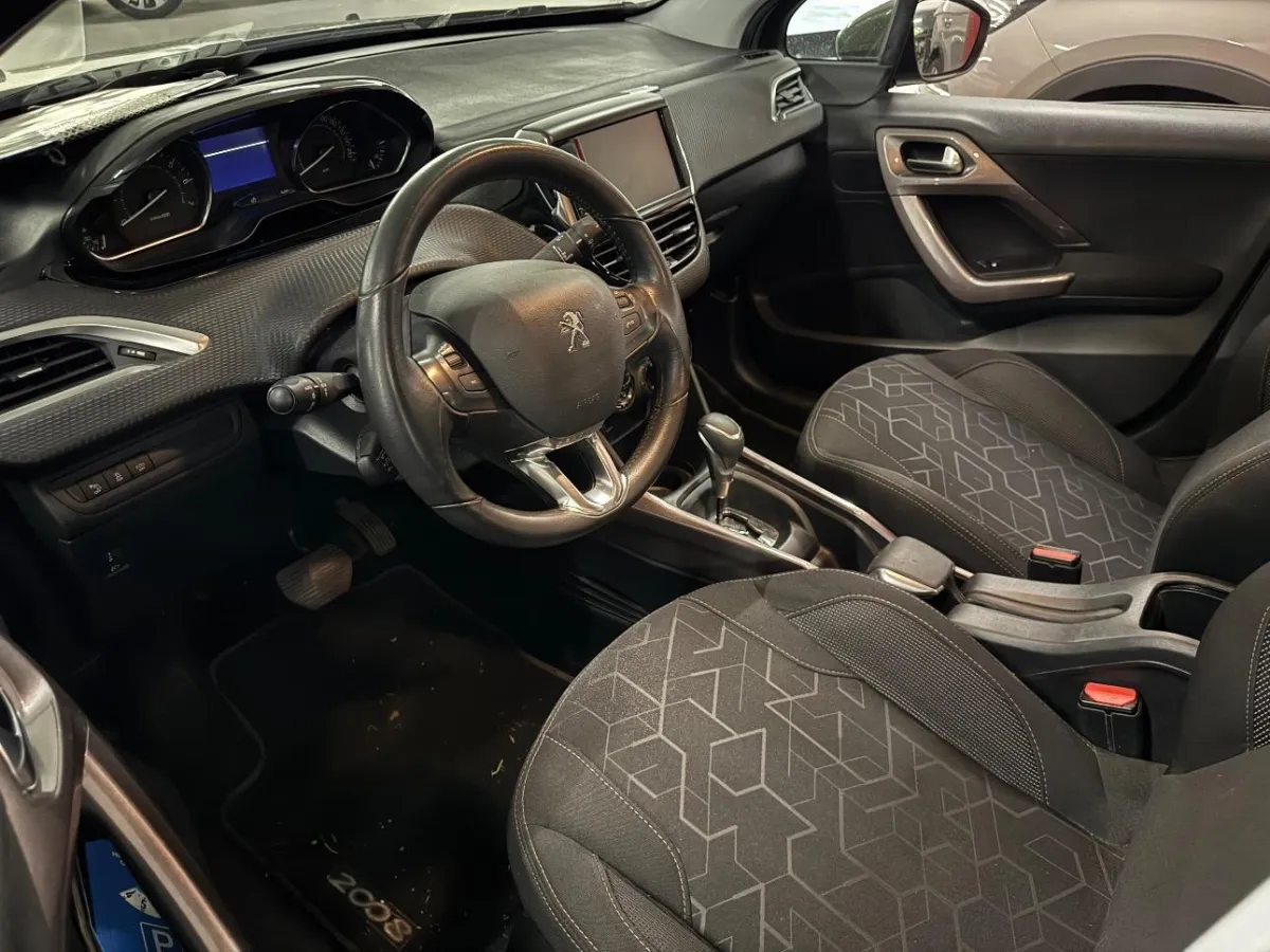 Peugeot 2008 2008 1.2 e STT 1.2, 110 PS — zdjęcie 8