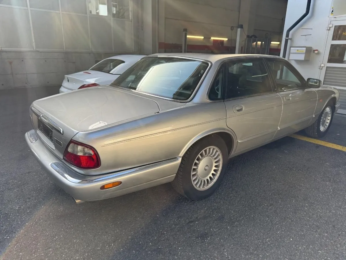 Jaguar Jaguar XJ8 Executive, 237 PS — zdjęcie 2