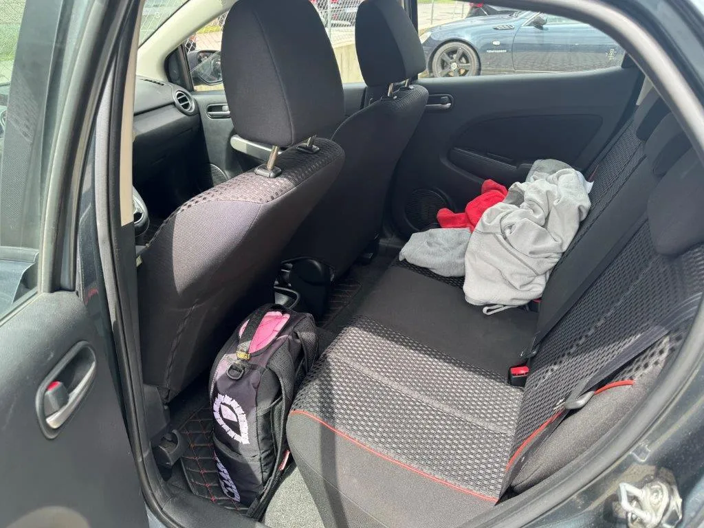 Mazda 2 1.5 MZR Sport, 102 PS — zdjęcie 11