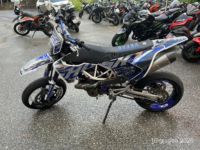Husqvarna 701 Supermoto (35kW) 0.7, 42 PS — zdjęcie 1