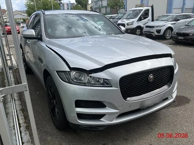 Jaguar F-Pace 2.0 D Advantage AWD 2.0, 241 PS — zdjęcie 2