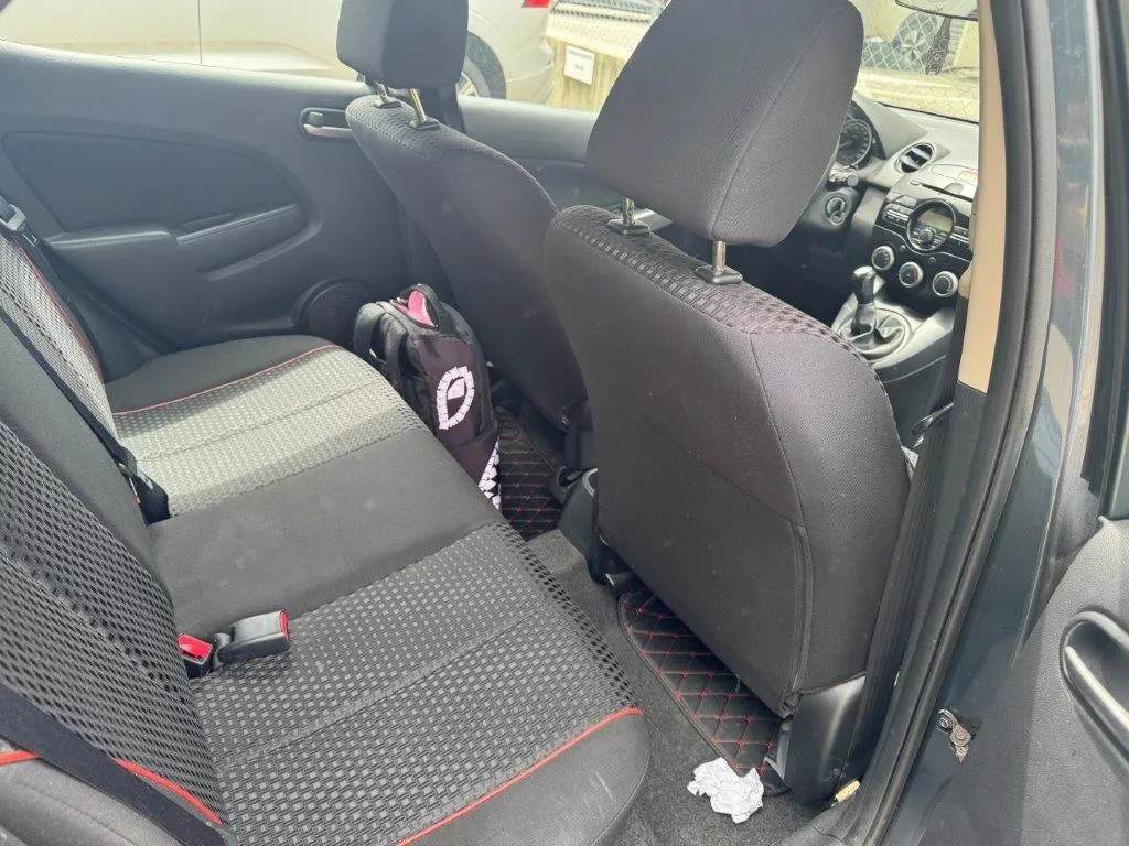 Mazda 2 1.5 MZR Sport, 102 PS — zdjęcie 10