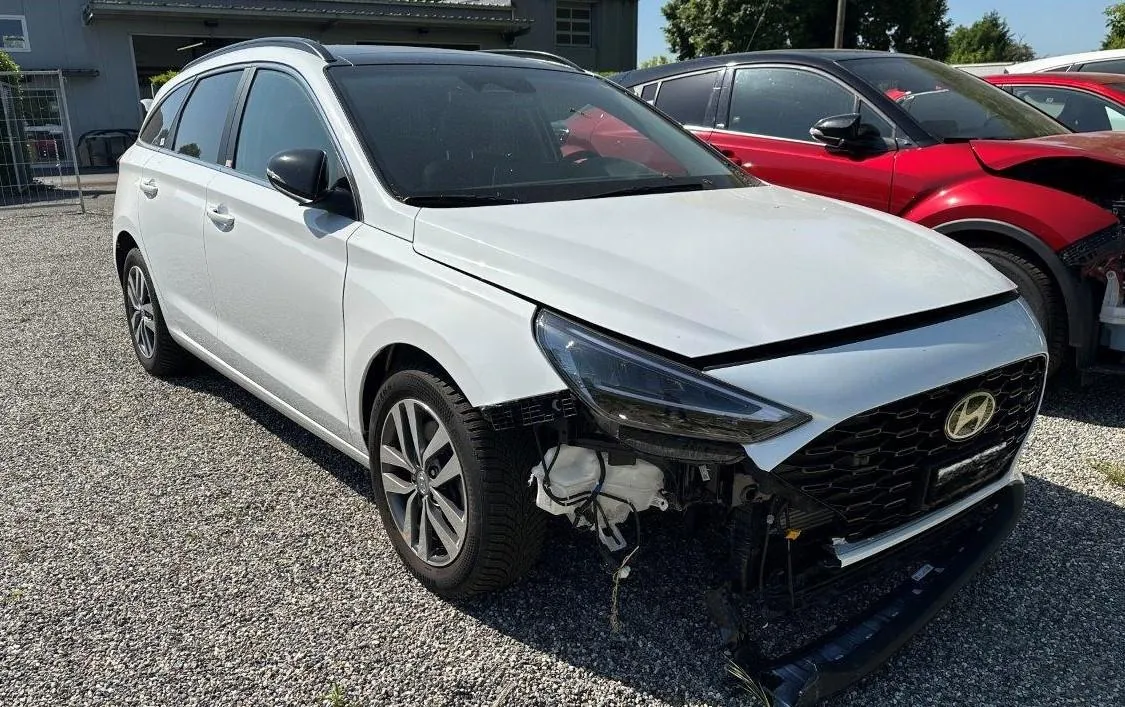 HYUNDAI i30 WAGON Modell 2024- i30 Wagon 1.5 T-GDi Amplia 1.5, 140 PS — zdjęcie 2