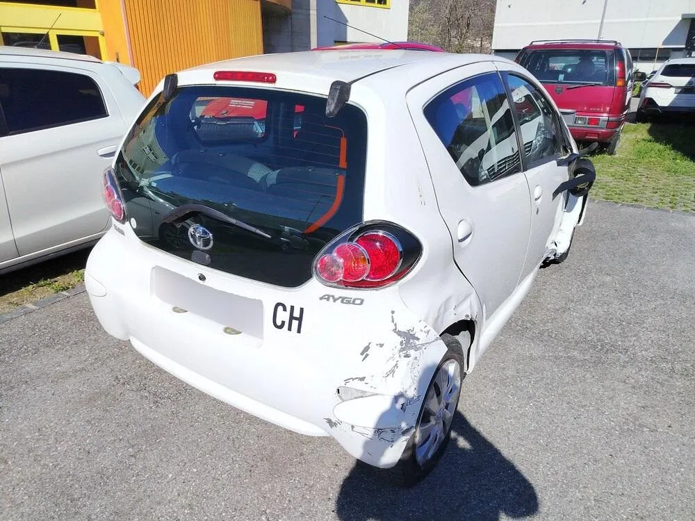 Toyota Aygo 1.0, 68 PS — zdjęcie 2