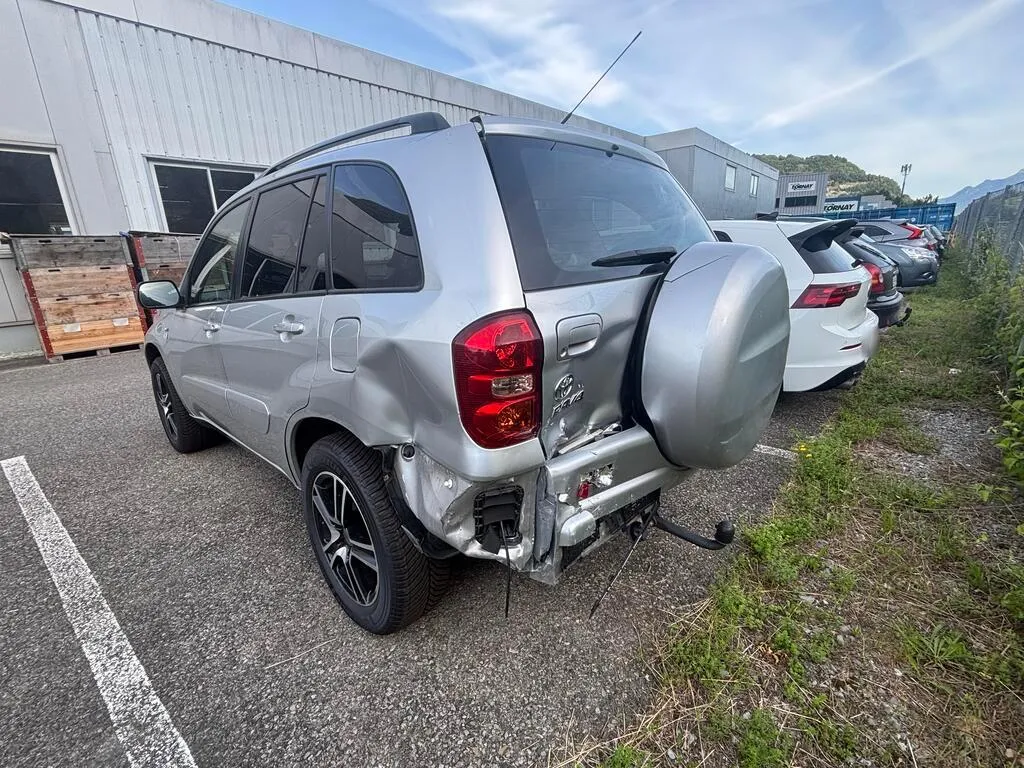 Toyota RAV4 2.0i 16V Linea Terra, 150 PS — zdjęcie 1