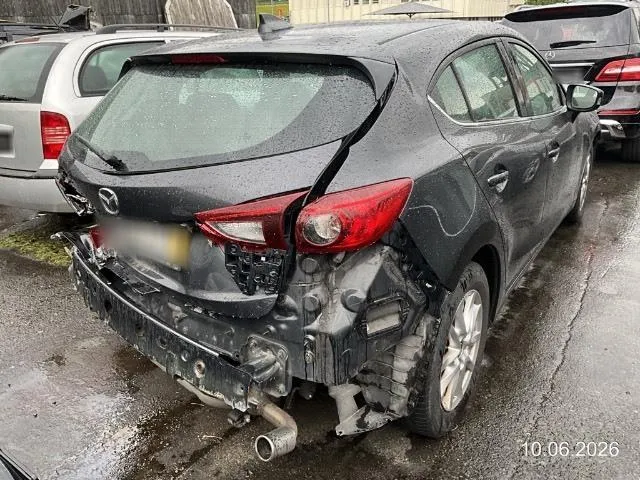 Mazda 3 1.5, 105 PS — zdjęcie 2