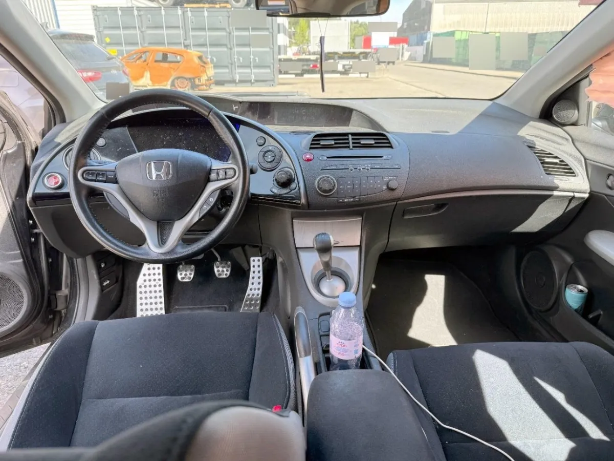 Honda Civic 1.8i 5DR, 139 PS — zdjęcie 10