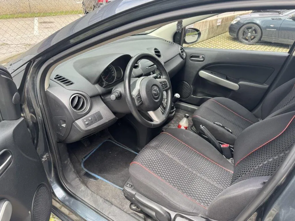 Mazda 2 1.5 MZR Sport, 102 PS — zdjęcie 8