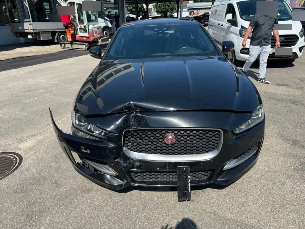 Jaguar XE R-Sport 2.0 2.0, 179 PS — zdjęcie 8
