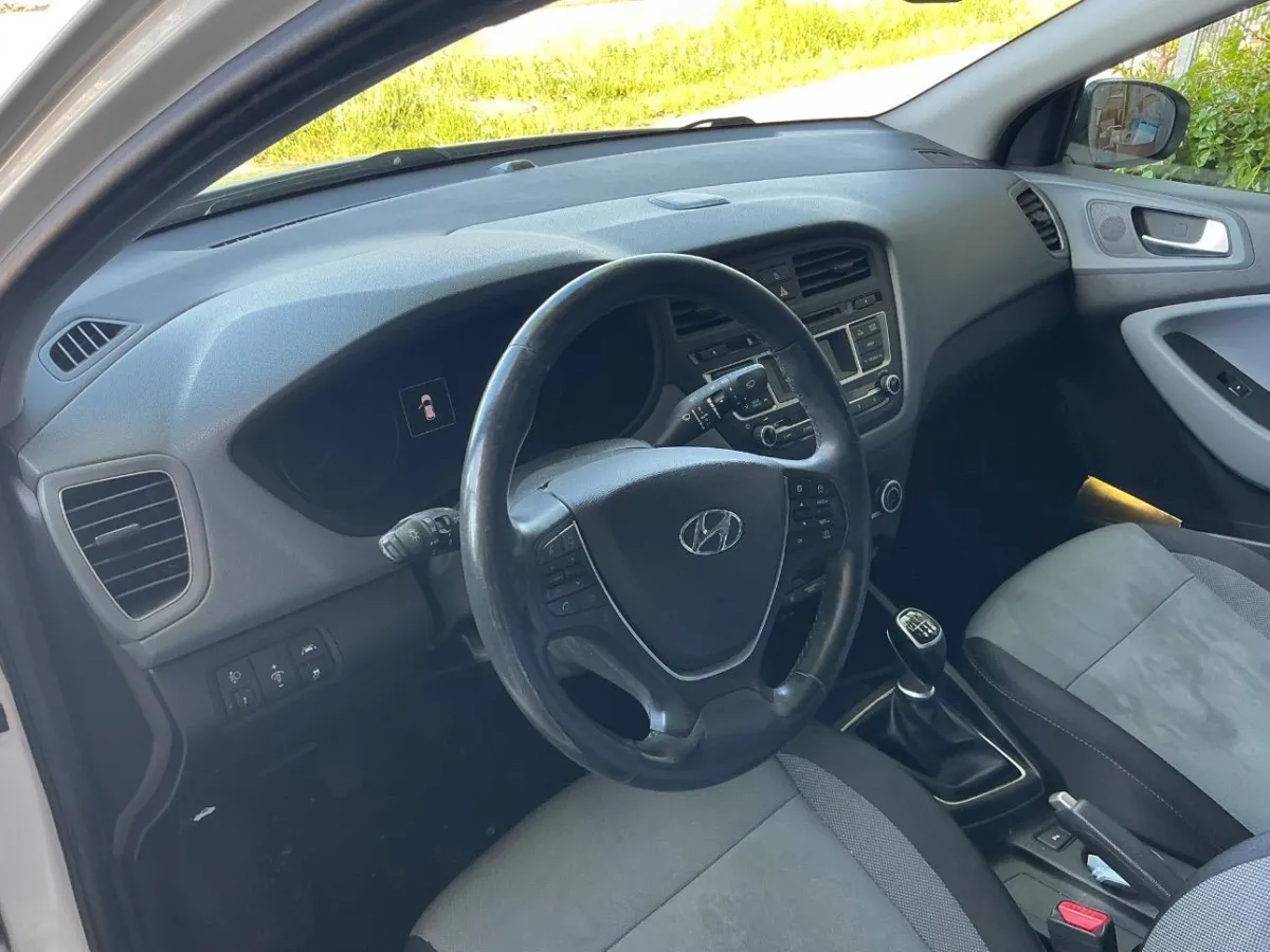 HYUNDAI i20 1.4, 99 PS — zdjęcie 6