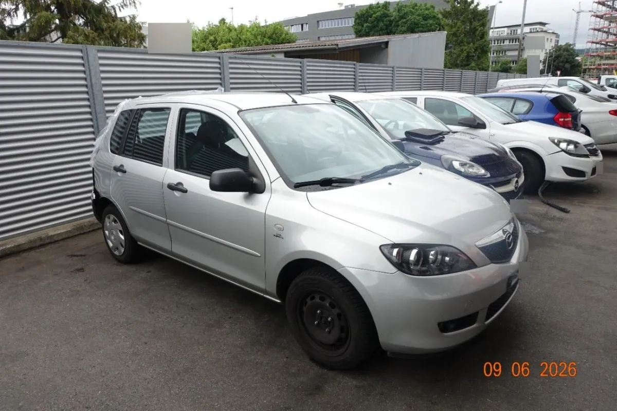 Mazda 2 Confort 1.2, 68 PS — zdjęcie 2