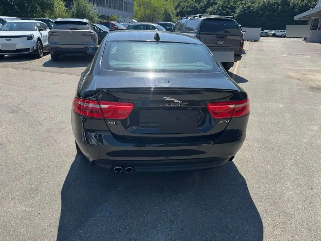 Jaguar XE R-Sport 2.0 2.0, 179 PS — zdjęcie 4