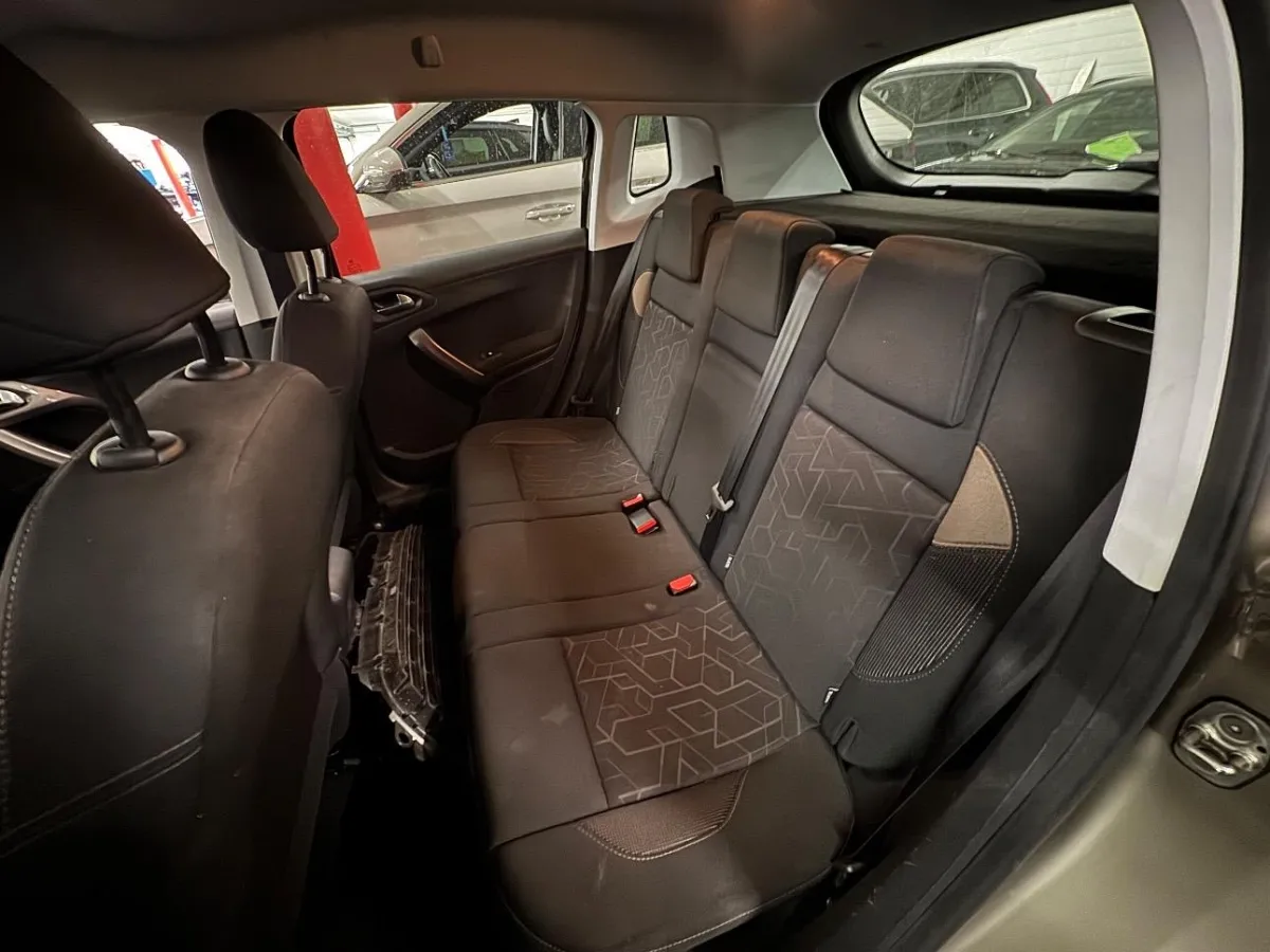 Peugeot 2008 2008 1.2 e STT 1.2, 110 PS — zdjęcie 9